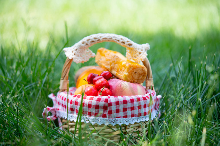 夏季野餐一篮子图片