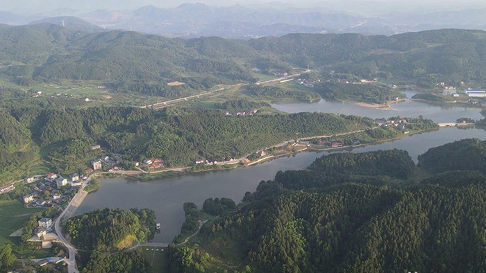 自然风光湖南湘西大山中的水库航拍视频