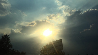 自然天气阳光穿过云层翻滚4K延时摄影
