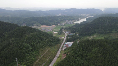 自然风光湖南湘西大山中的公路航拍