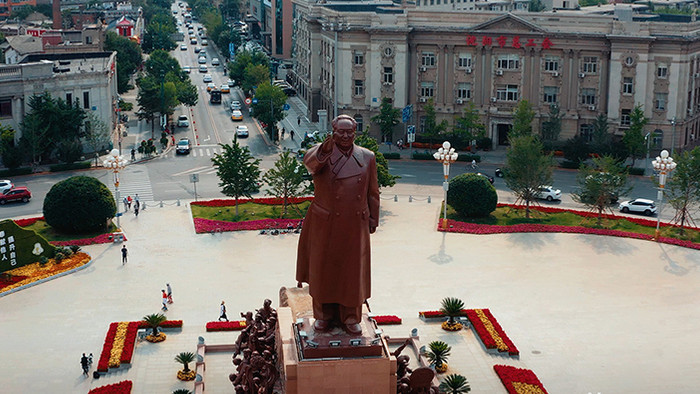 人文历史大气毛主席革命领袖伟人雕像航拍