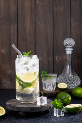 夏日冷饮柠檬冰水