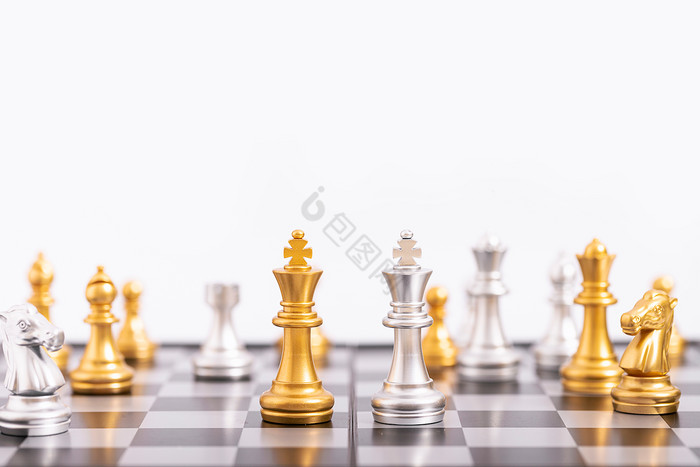 国际象棋创意棋盘对决博弈图片