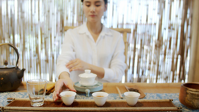 简约中国风竹林茶房美女优雅品茶