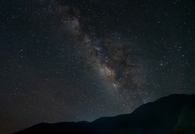 自然风景云南泸沽湖星空银河摄影图片