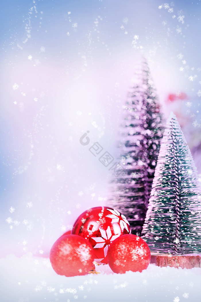 圣诞树下雪圣诞图片