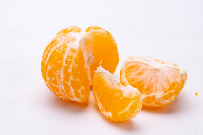 新鲜水果甜橘剥开橘子图片