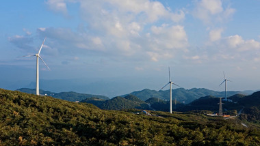 风力能源大气风车天空云层流动延时