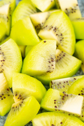 水果果实猕猴桃块摄影图