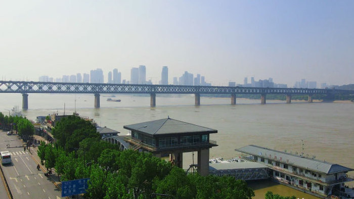 武汉地标长江大桥车流交通4K航拍