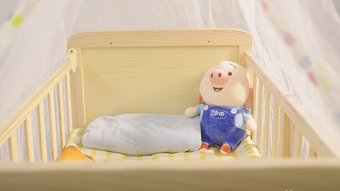 母婴实拍唯美婴儿床实拍视频4K
