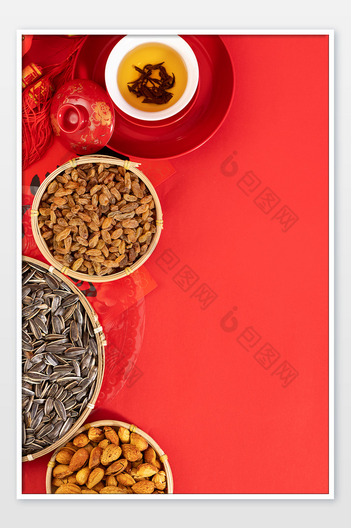瓜子巴坦木葡萄干新年喜庆红色背景图片图片