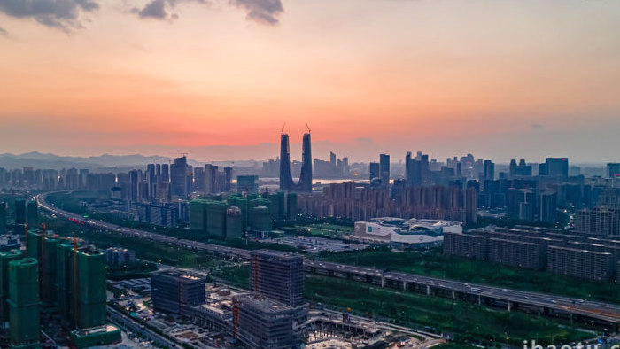城市地标远眺杭州之门日落4K大气航拍延时