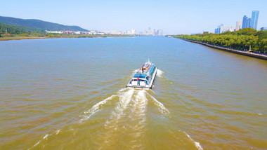 长沙湘江橘子洲旅游船4K航拍