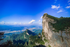 湖南张家界天门山5A景区观景台.摄影图片