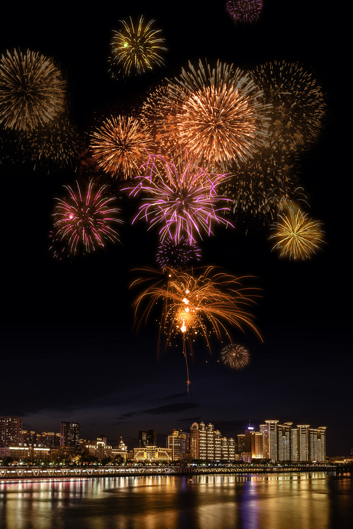 真实烟花城市夜空烟花图片