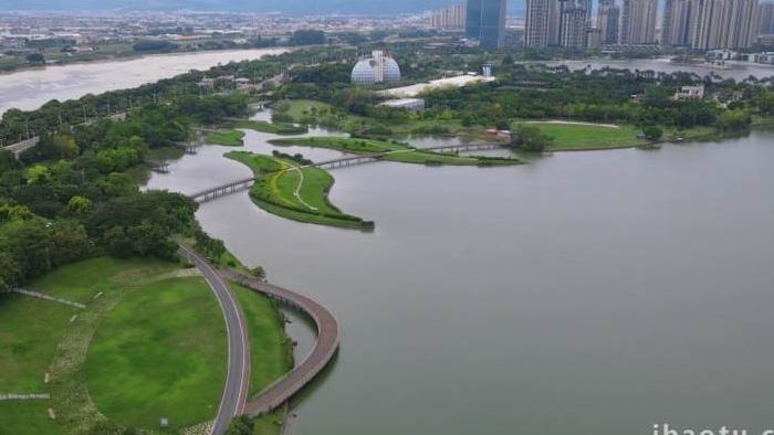 大气航拍福建漳州城市公园