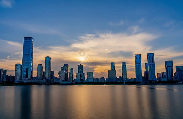 城市建筑深圳黄昏风光摄影图图片