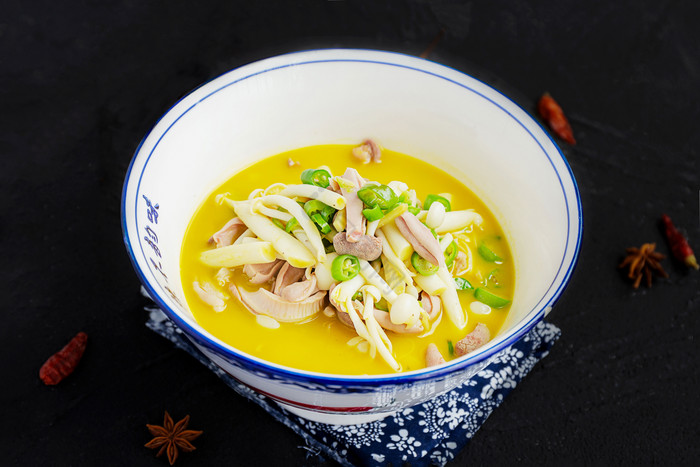 鲜蘑菇金汤肚条特色湘菜年味图片