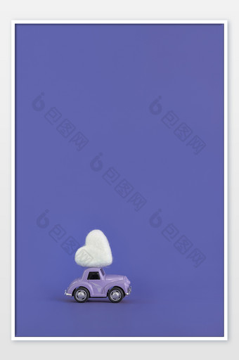 爱心小汽车创意流行色长春蓝纯色背景图片