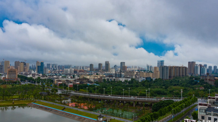 夏季暴雨过后云彩涌动飘过延时实拍素材