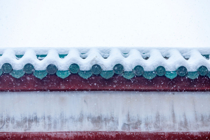 雪天中的古建筑屋檐图片