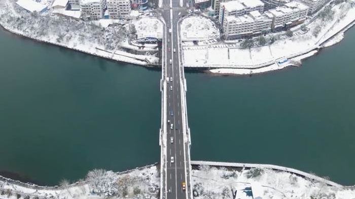 震撼大气湖南湘西舞水河跨河大桥雪景航拍