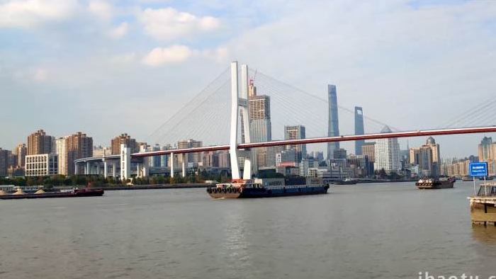 震撼上海南浦大桥来往运输轮船8K实拍