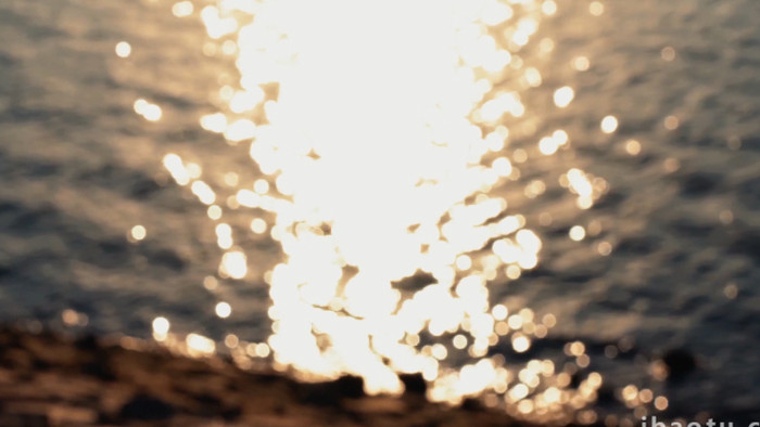 自然写意唯美阳光下波光粼粼海水空境实拍