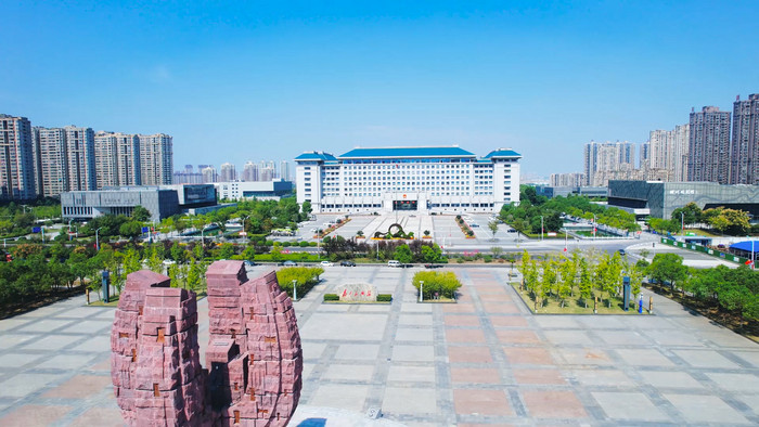 城市地标滁州市政府大楼4k航拍