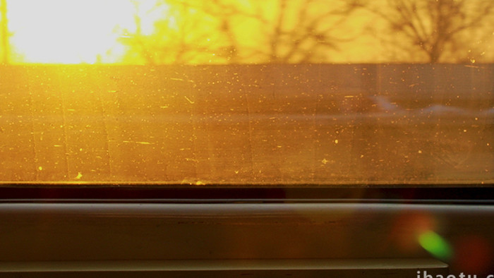 交通工具行驶中的火车车窗日出太阳实拍4K