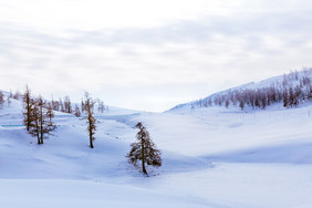 新疆雪山冬季雪景风光