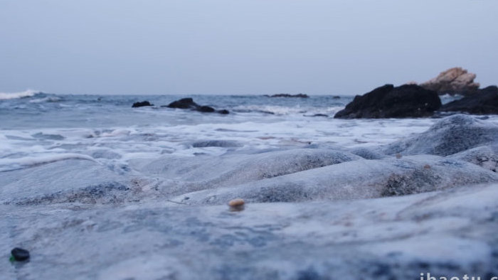 海滩沙滩石子海边海浪波浪海岸自然海洋实拍