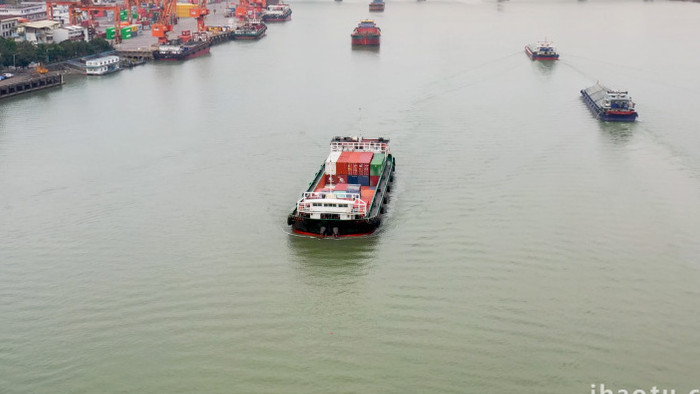 水上交通物流运输航行的货船4K实拍