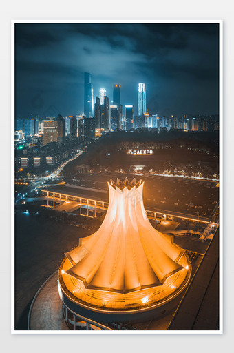 大气广西南宁国际会展中心夜景图片