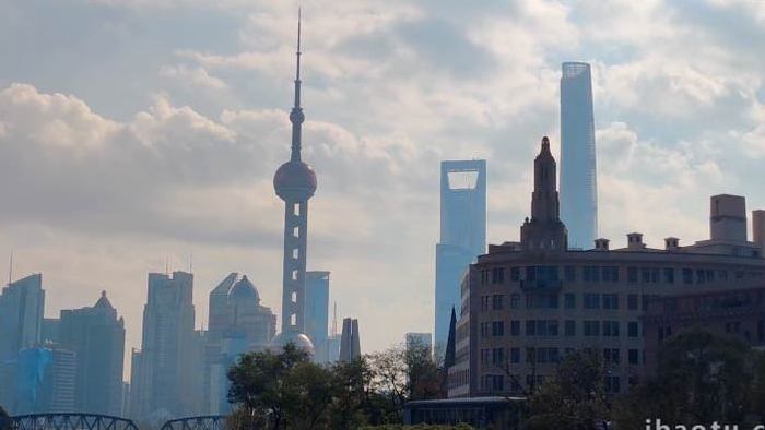 大气上海城市外滩地标建筑风云涌动4K延时