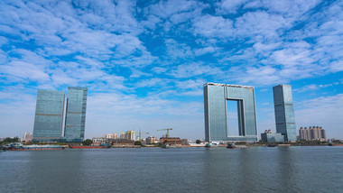 城市地标广州之窗大厦货运码头蓝天白云延时
