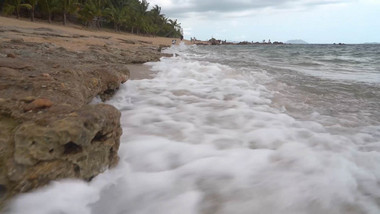 自然海景海浪拍打汹涌波涛海平面4k空境