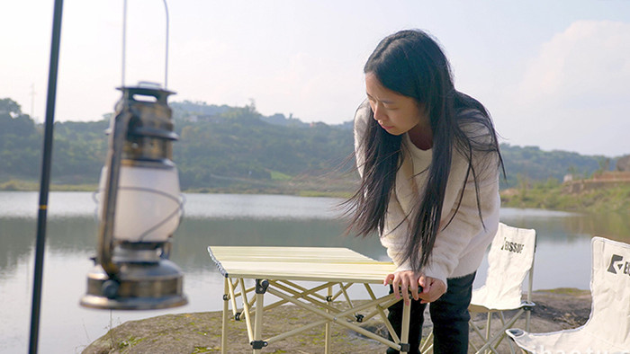 自然户外湖边野炊露营喝茶4K实拍视频素材