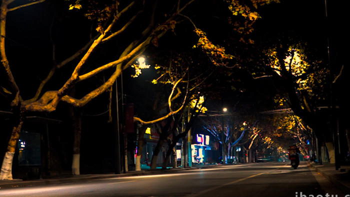 孤独氛围冷清城市街道路灯高清实拍