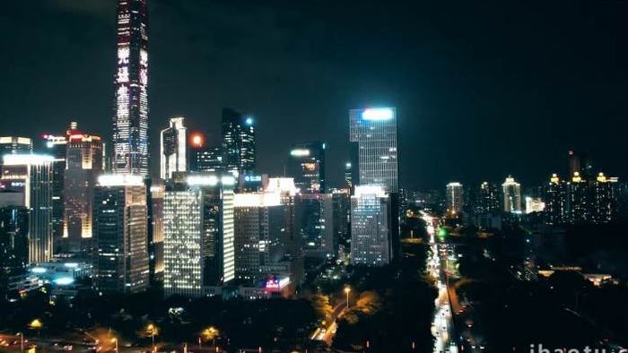 城市夜景实拍深圳平安金融中心商务大楼视频