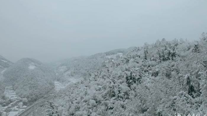 自然风景航拍冬春季雨雪云雾银装素裹实拍视