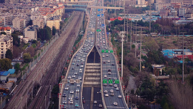 交通震撼城市高架桥密集车流实拍