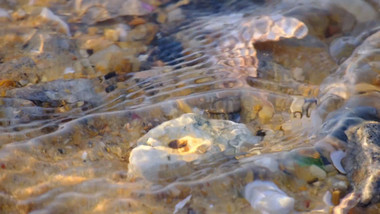 清澈流水涓涓细流自然写意实拍素材