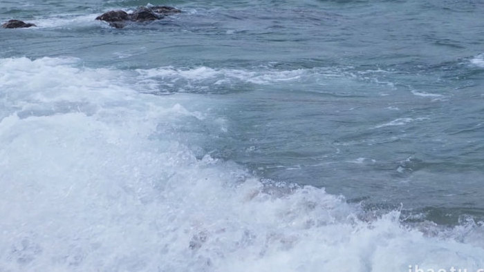 波涛礁石海边浪花波浪大海海洋自然海洋实拍