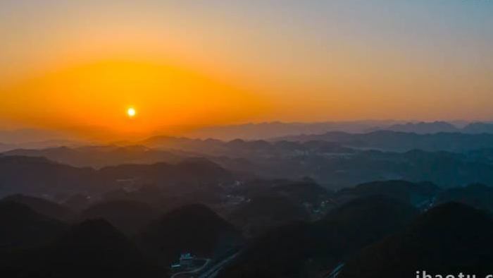 日落剪影自然风光高大山峰日落晚霞延时