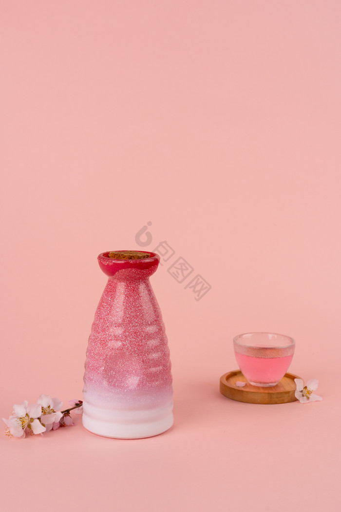 粉色桃花酒酒壶饮品图片