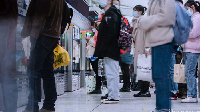 武汉循礼门地铁站室内人流延时摄影