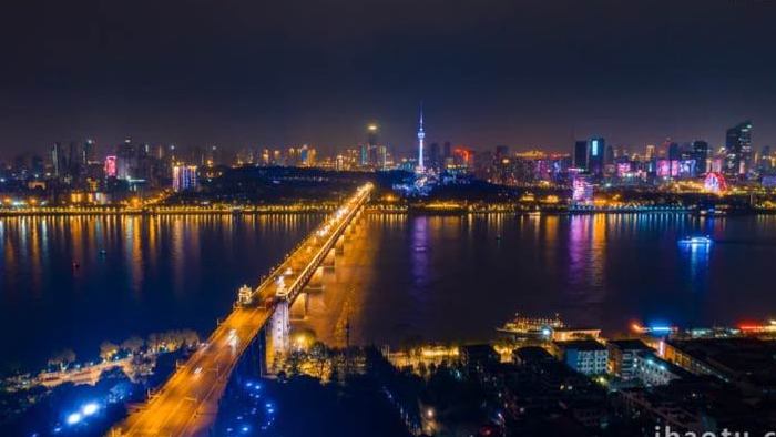 城市夜景航拍武汉长江大桥车流交通延时