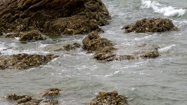 自然海洋海景海面上的礁石群实拍素材